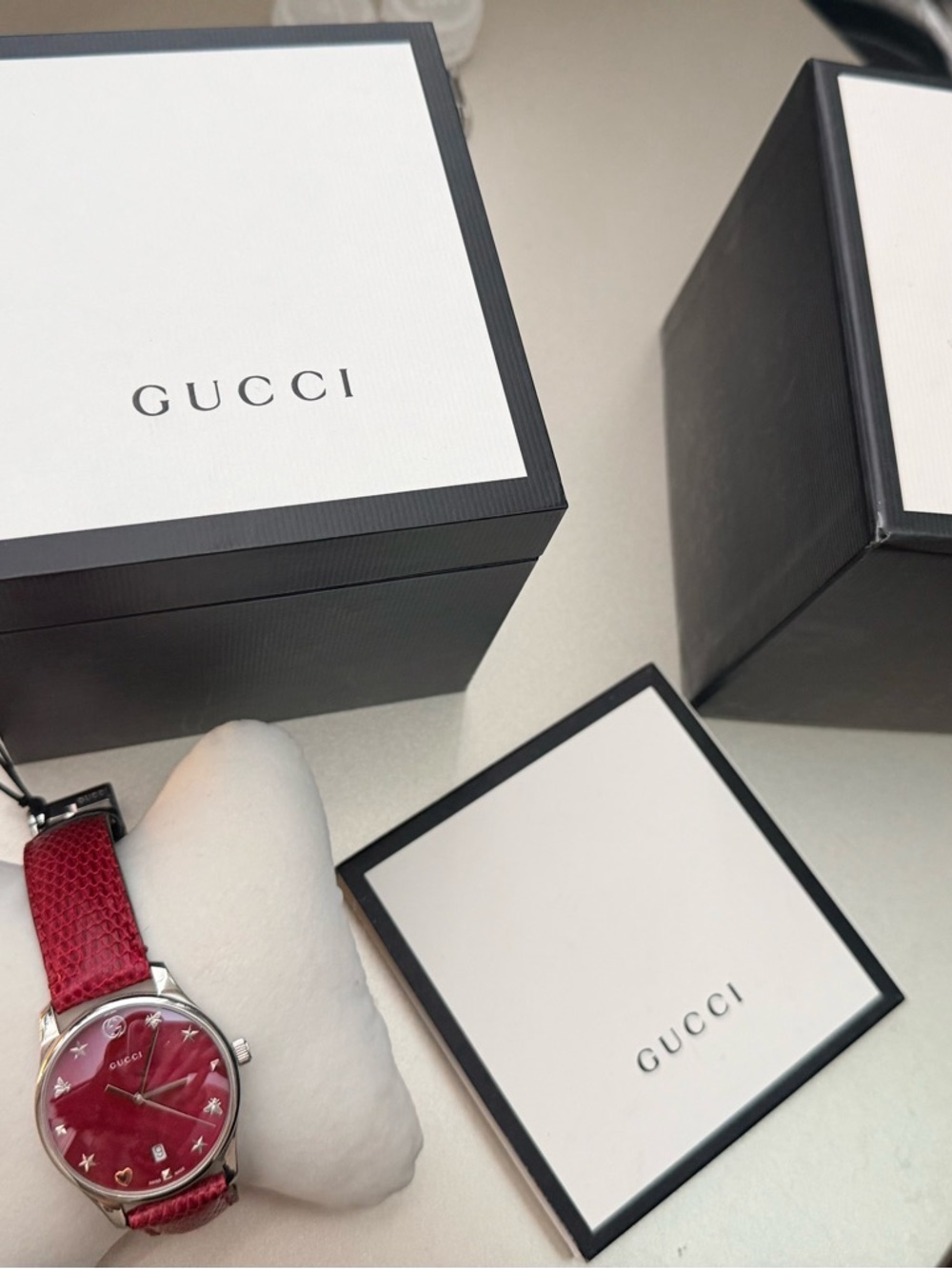 Authentic Gucci Red mother of pearl Dial Leather Strap women Watch